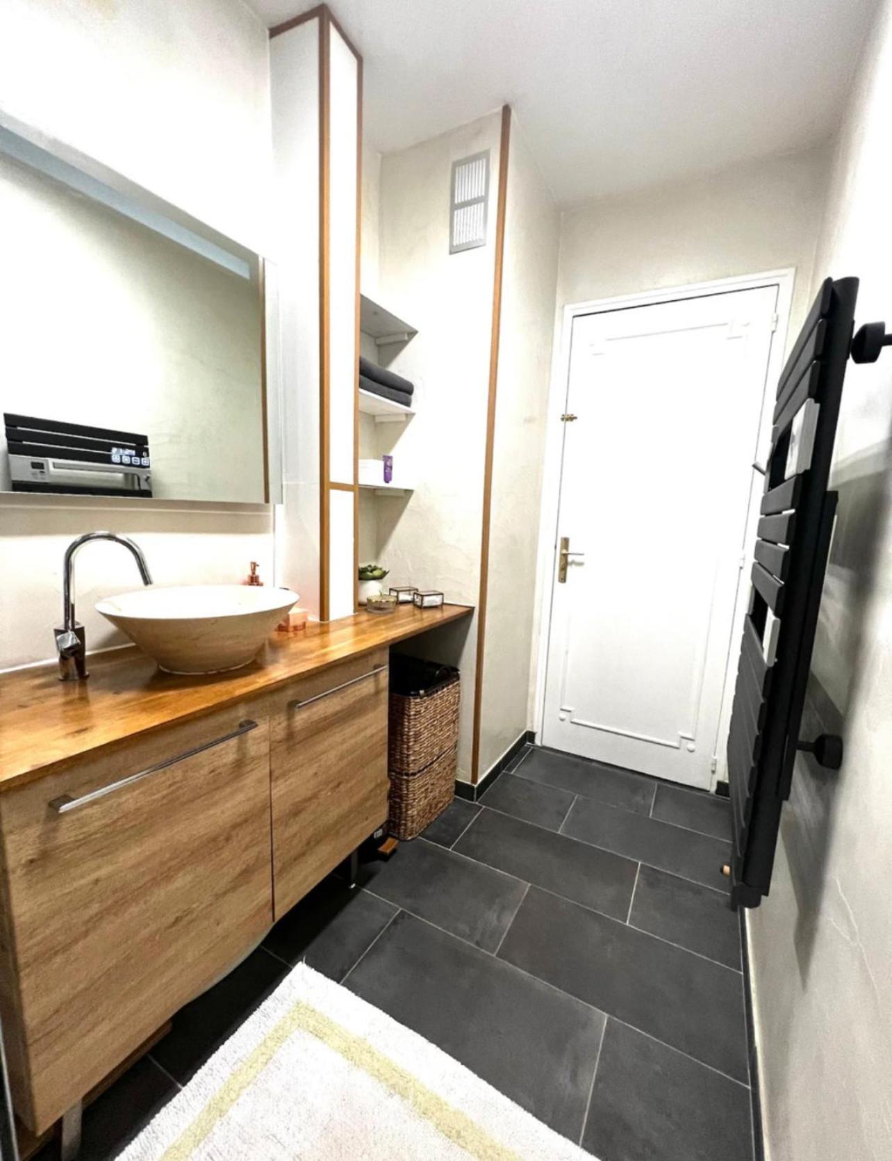 Modern 2 Bedroom Apartment Near Paris Metro, Giant Flat Screen Tv 85 Inches, Balcony, Free Parking 이브리쉬르센 외부 사진